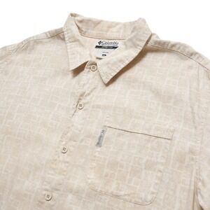 Columbia Button Up Mens XL Beige Short Sleeve Geometric Print Pocket AM7641